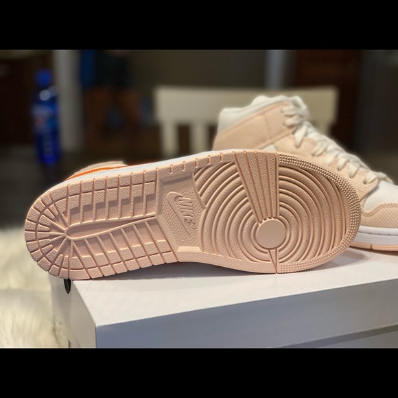 Authentic Women’s Air Jordan 1 Mid SE SZ 10 - Picture 10 of 16